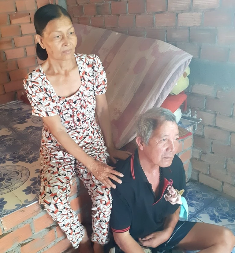 Chồng bị tai biến, vợ suy thận